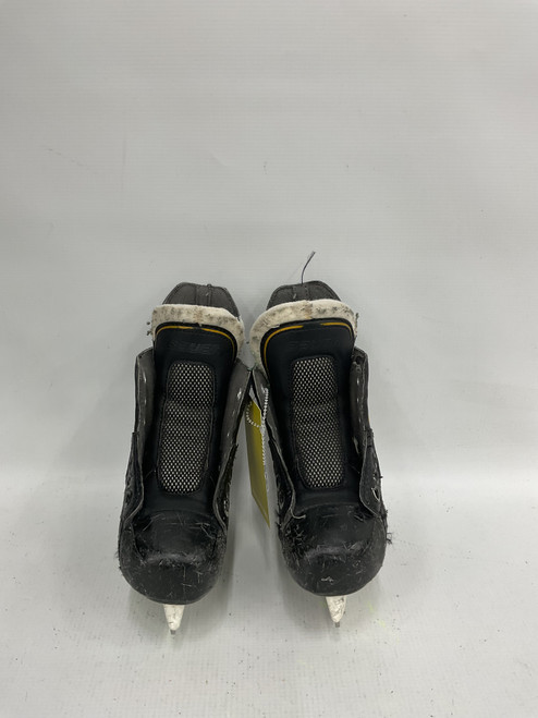 Vist Large View of Product Image Which is Used Bauer ONE.6 Youth Hockey Skate Youth 08.0