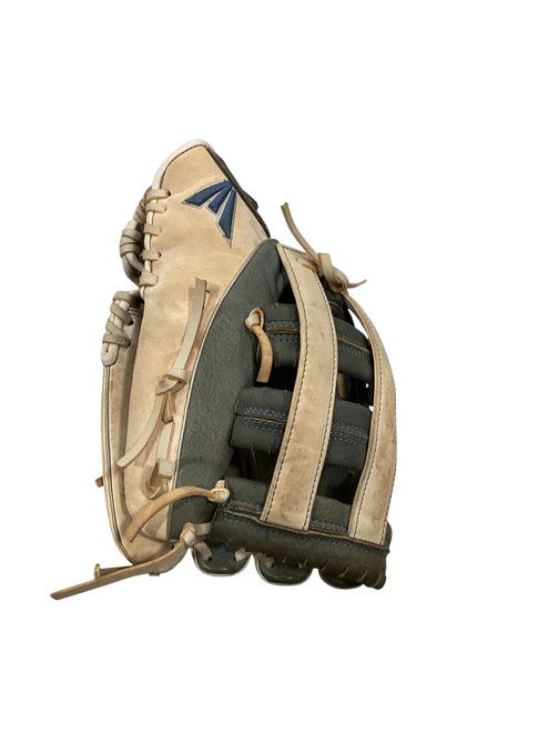 Vist Large View of Product Image Which is Used Easton GHOST FLEX YOUTH RH Throw Fastpitch Gloves White 12" 11884-S000048551