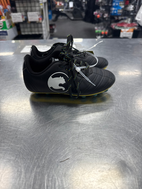Used Puma PROCAT Soccer Cleats Black Youth 10.0 10558-S000238563