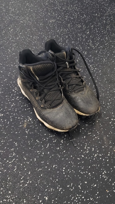 Used Under Armour Jr FB Cleats Black Junior 04 11849-S000029501