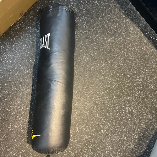 Used Everlast HEAVY BAG Boxing Heavy Bag Black 100 lb 11878-S000021549