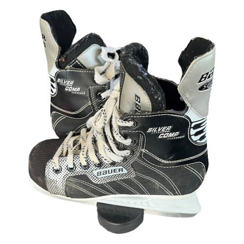 Used Bauer SUPREME Intermediate Hockey Skate Intermediate 4.0 11820-S000043502