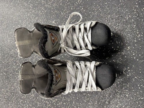 Used Easton SYNERGY Youth Hockey Skate Youth 13.5 11849-S000029615