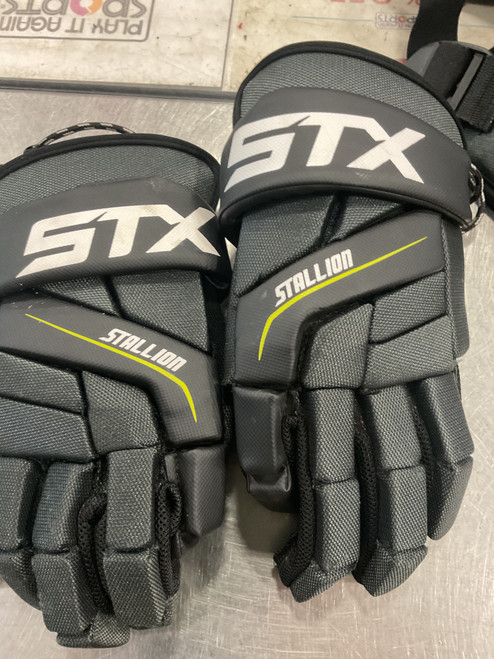 Vist Large View of Product Image Which is Used STX STALLION Lacrosse Shoulder Pads Black Senior 11614-S000217375