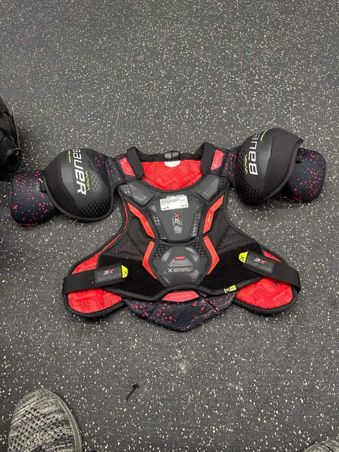 Used Bauer 3X Intermediate Shoulder Pads MD 11162-C000432197