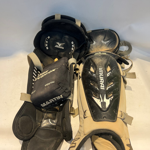 Vist Large View of Product Image Which is Used Mizuno DRY LITE Catchers Leg Guards Black Adult 11878-S000021605