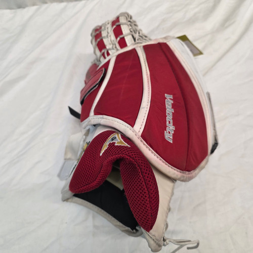 Vist Large View of Product Image Which is Used Vaughn V6 2000 PRO Senior Goalie Catcher White