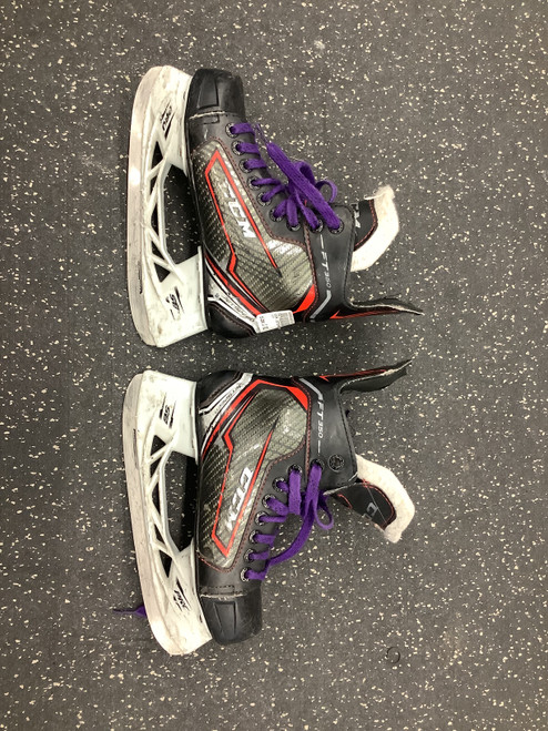 Vist Large View of Product Image Which is Used CCM JETSPEED FT350 Junior Hockey Skate Junior 02