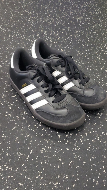 Vist Large View of Product Image Which is Used Adidas Soccer Indoor Shoes Black Junior 02.5 11849-S000029688