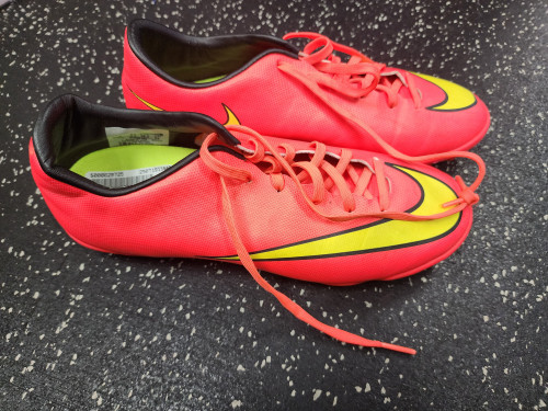 Vist Large View of Product Image Which is Used Nike Soccer Turf Shoes Red Senior 6 11849-S000029725