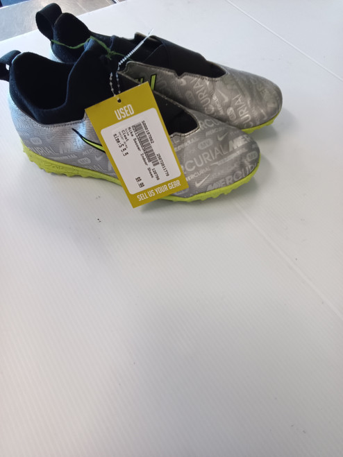 Vist Large View of Product Image Which is Used Nike Soccer Indoor Shoes Grey Senior 5.5 11779-S000197082