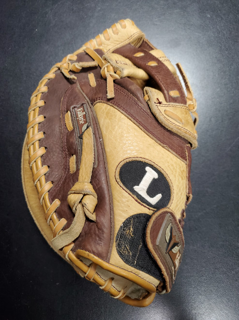 Vist Large View of Product Image Which is Used Louisville Slugger V204 32 BB/SB Catchers LH Throw Brown 32"