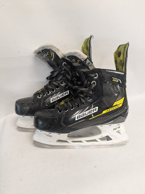Vist Large View of Product Image Which is Used Bauer M3 Junior Hockey Skate Junior 05 11821-S000026102
