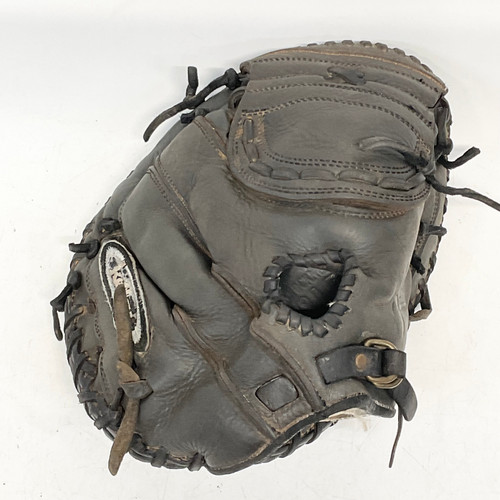 Vist Large View of Product Image Which is Used Kelley CS070 BB/SB Catchers RH Throw Black 32"