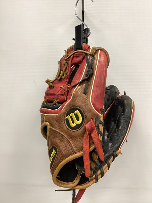 Vist Large View of Product Image Which is Used Wilson A550 BB/SB Glove RH Throw None 11 1/2"