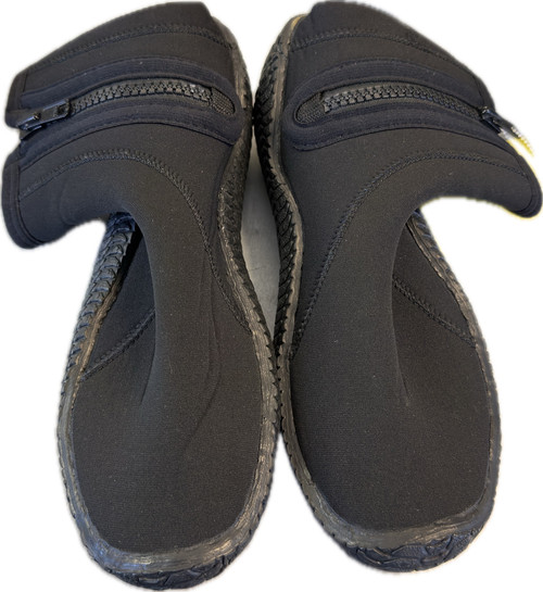 Used Water Shoes M Green Senior 9.5