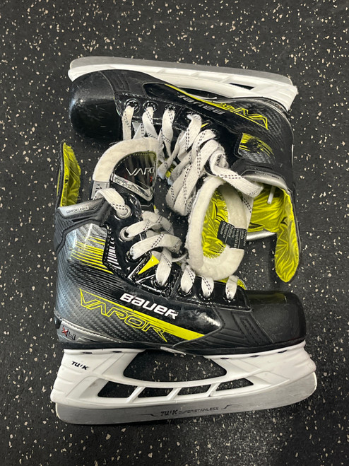 Vist Large View of Product Image Which is Used Bauer VAPOR X4 Youth Hockey Skate Youth 13.0 11726-S000284013