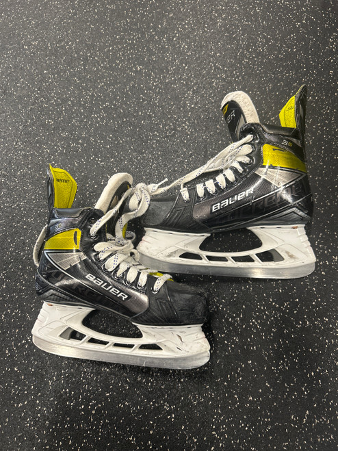 Vist Large View of Product Image Which is Used Bauer SUPREME 3S FIT 1 Senior Hockey Skate Senior 8 11726-S000284016