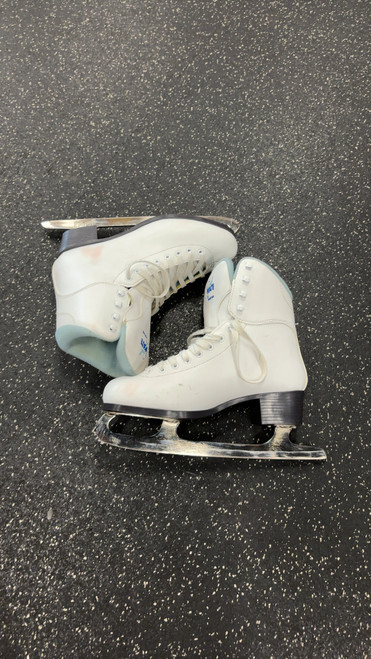 Vist Large View of Product Image Which is Used Jackson SOFT SKATE WomensFigure Skate White Senior 9