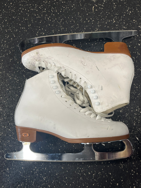 Vist Large View of Product Image Which is Used Riedell 121W WomensFigure Skate White Senior 8.5 11726-S000284067