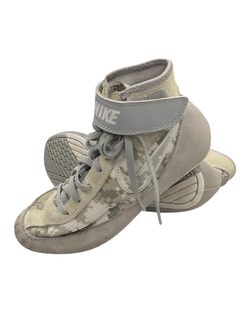 Vist Large View of Product Image Which is Used Nike Wrestling Shoes Grey Junior 04 11856-S000021445