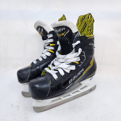 Vist Large View of Product Image Which is Used Bauer SUPREME MATRIX Youth Hockey Skate Youth 12.5 10589-S000416162