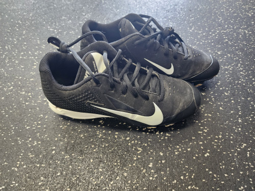 Vist Large View of Product Image Which is Used Nike VAPOR STRIKE BB/SB Cleats Black And White Junior 04