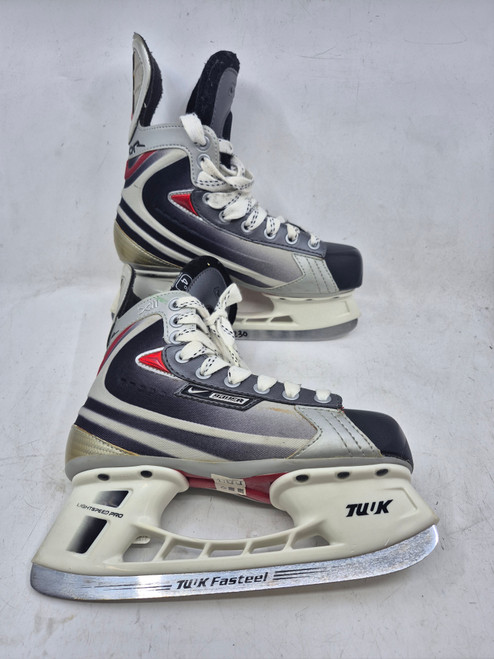 Vist Large View of Product Image Which is Used Bauer VAPOR XII Junior Hockey Skate Junior 04 10589-S000416230