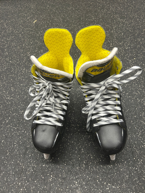 Vist Large View of Product Image Which is Used Bauer S37 Senior Hockey Skate Senior 10 11162-S000432655