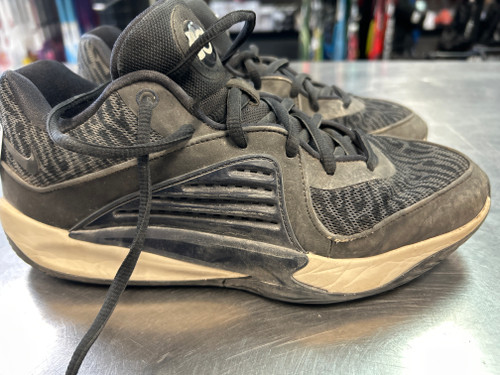 Vist Large View of Product Image Which is Used Nike Basketball Shoes M Black Senior 8