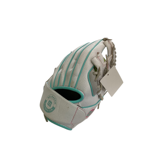 Vist Large View of Product Image Which is Used Wilson A200 BB/SB Glove RH Throw White 10"