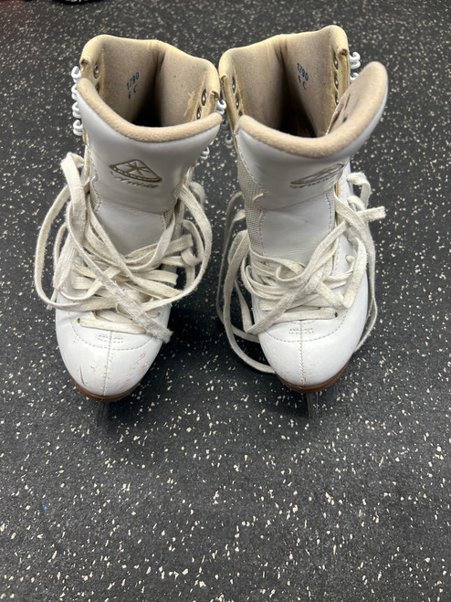 Vist Large View of Product Image Which is Used Jackson ARTISTE Womens Softboot Skate White Senior 6 11162-S000432773
