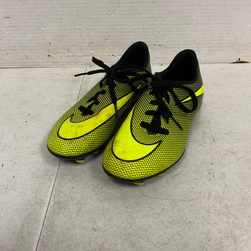 Vist Large View of Product Image Which is Used Nike Soccer Cleats Yellow Junior 01 11762-S000066809