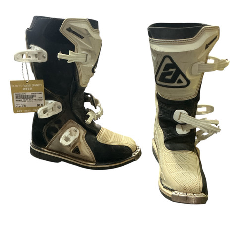 Vist Large View of Product Image Which is Used A Gamers ANSWER YOUTH SZ 5 MOTOCROSS BOOTS Junior Boots Black Junior 05