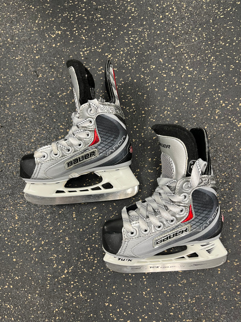 Vist Large View of Product Image Which is Used Bauer VAPOR X2.0 Youth Hockey Skate Youth 08.0 11774-S000082209