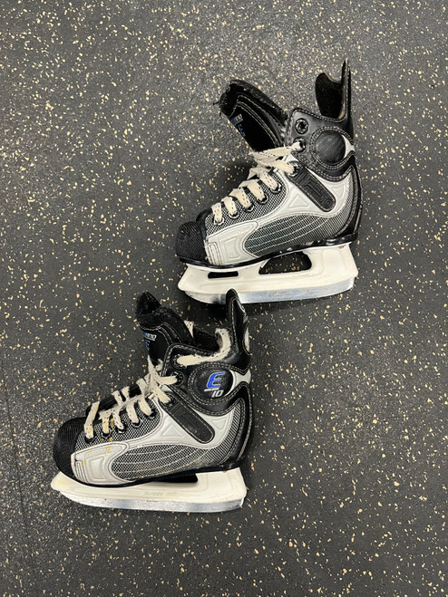 Vist Large View of Product Image Which is Used CCM EXTERNO Youth Hockey Skate Youth 09.0 11774-S000082214