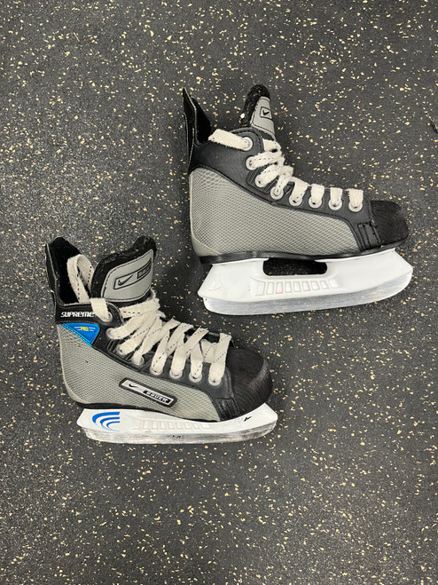 Vist Large View of Product Image Which is Used Bauer SUPREME PRO Youth Hockey Skate Youth 11.0 11774-S000082217