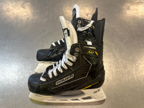 Vist Large View of Product Image Which is Used Bauer SUPREME M1 Junior Hockey Skate Junior 03 11339-S000192464