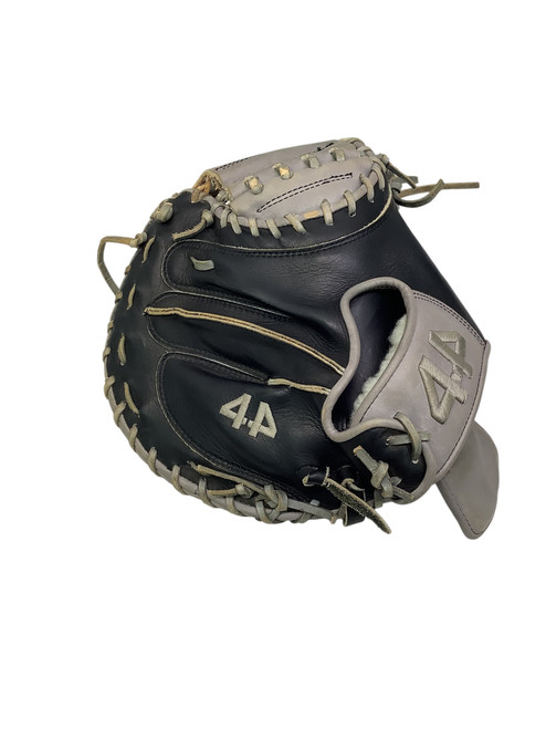 Vist Large View of Product Image Which is Used 44 PRO SIGNATURE SERIES 44 PRO BB/SB Catchers RH Throw Black And Grey 33" 11347-S000251992