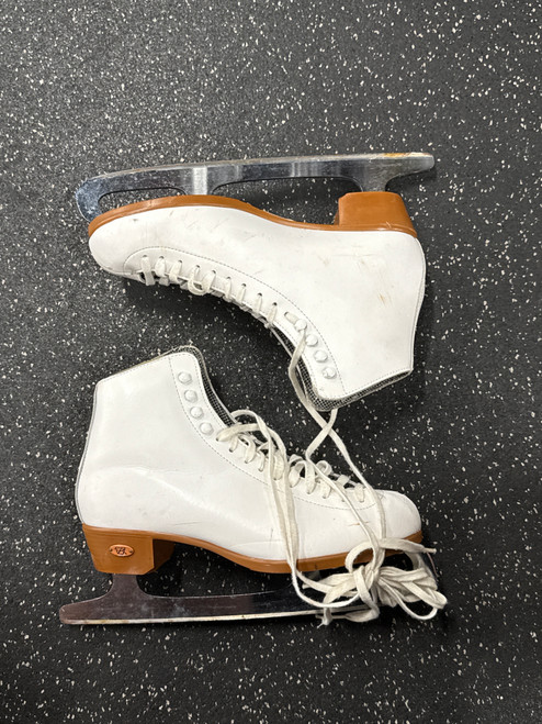 Vist Large View of Product Image Which is Used Riedell 11 WomensFigure Skate White Senior 8 11726-S000284489