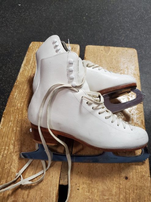 Vist Large View of Product Image Which is Used Riedell 320N SZ 6 WomensFigure Skate White Senior 6