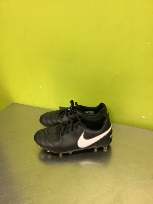 Vist Large View of Product Image Which is Used Nike TIEMPO Soccer Cleats Black Junior 06 11686-S000044810
