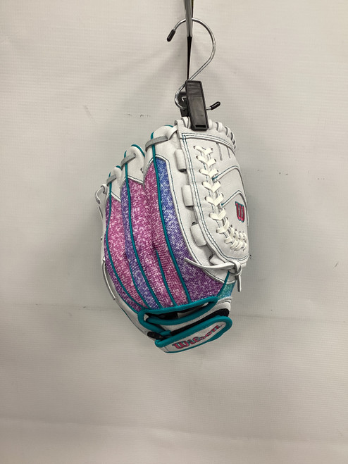 Vist Large View of Product Image Which is Used Wilson FLASH RH Throw Fastpitch Gloves White 11" 11851-S000035508