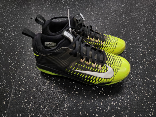 Vist Large View of Product Image Which is Used Nike TROUT BB/SB Cleats Black And Optic Yellow Senior 9.5