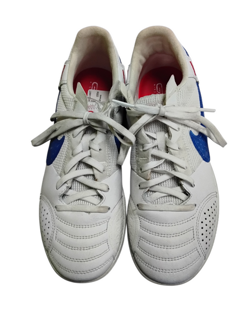 Vist Large View of Product Image Which is Used Nike Soccer Indoor Shoes White Youth 06.0