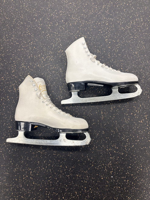 Vist Large View of Product Image Which is Used Lange CLASSIC WomensFigure Skate White Senior 7 11774-S000082284