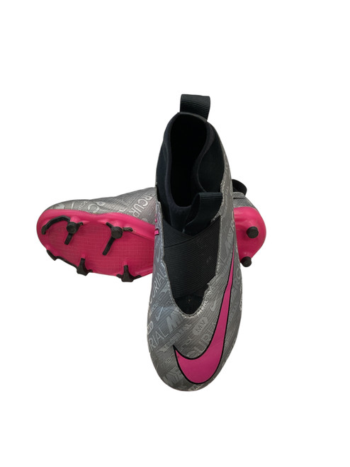 Vist Large View of Product Image Which is Used Nike Soccer Cleats Grey Junior 01