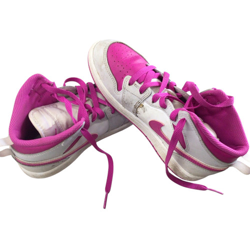 Vist Large View of Product Image Which is Used Nike Basketball Shoes Y Pink And White Junior 02