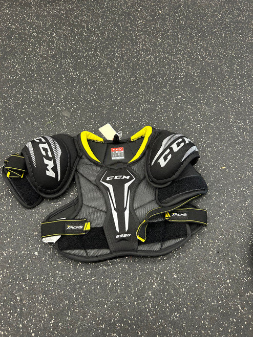 Vist Large View of Product Image Which is Used CCM TACKS 3950 Junior Shoulder Pads MD