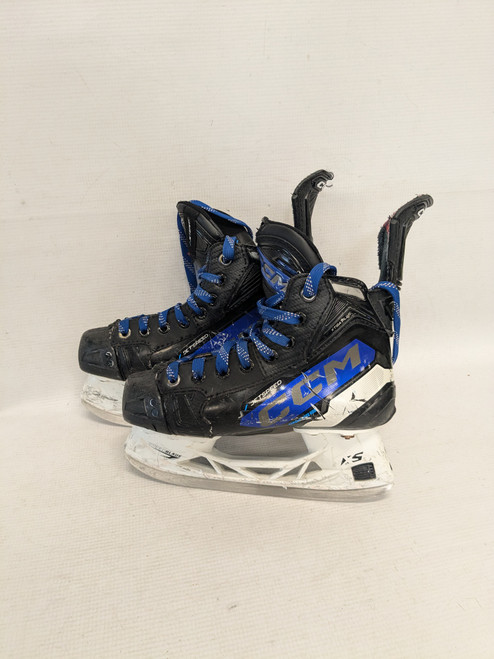 Vist Large View of Product Image Which is Used CCM XTRA PLUS Junior Hockey Skate Junior 01.5
